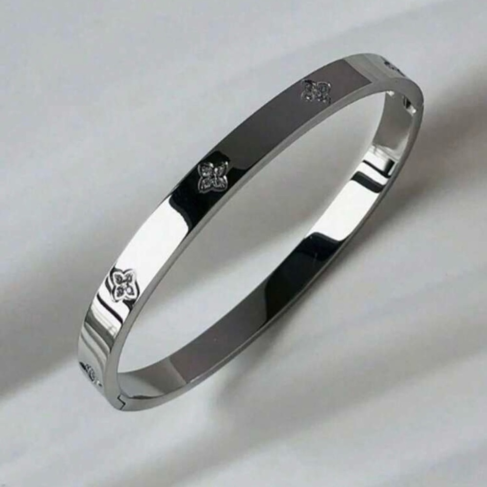 New Luxury Silver Cubic Zirconia Bangle Stainless Steel.